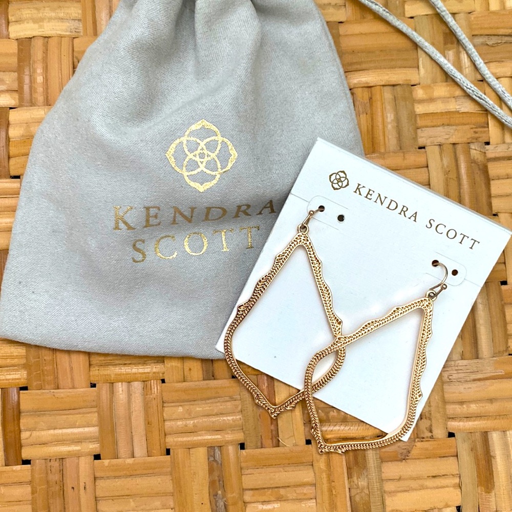Kendra Scott Sophee Drop Earrings in Gold